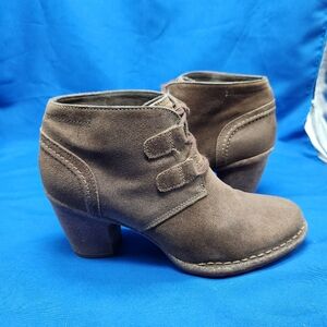 Clarks 21621 Carleta Lyon Womens Sz 8.5 Brown Suede Casual Ankle Heeled  Bootie